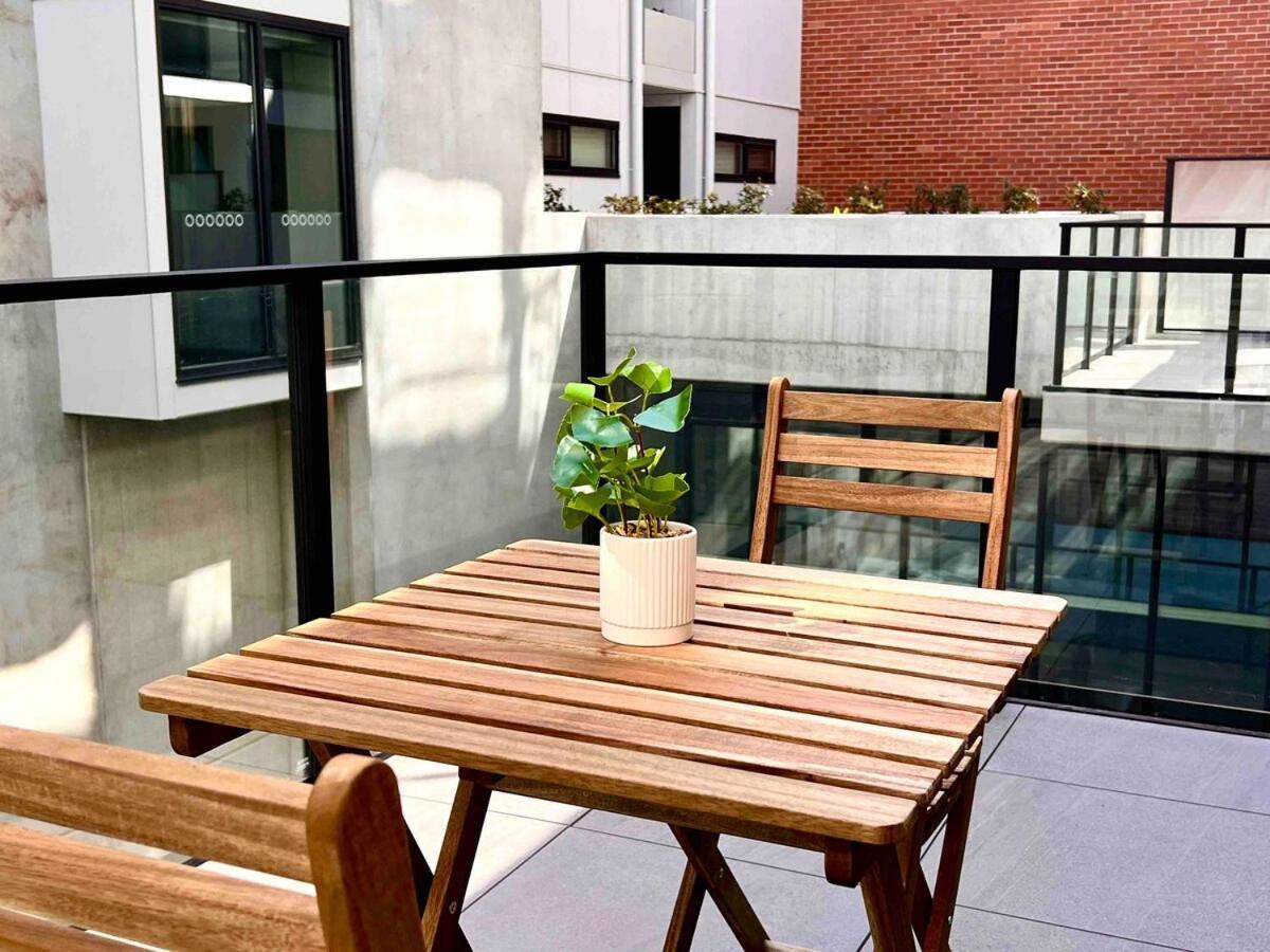 Brand New 1 Bedroom In Centre Canberra